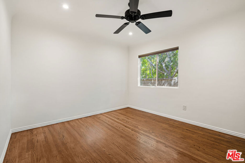 4530 Bakman Avenue - Photo 9