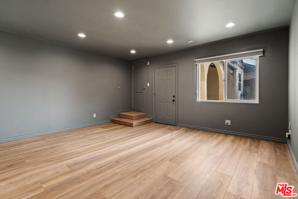 4530 Bakman Avenue - Photo 18