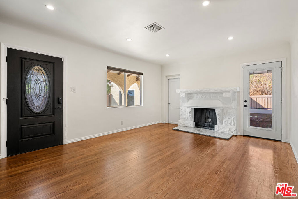 4530 Bakman Avenue - Photo 2