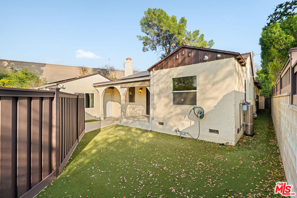 4530 Bakman Avenue - Photo 21