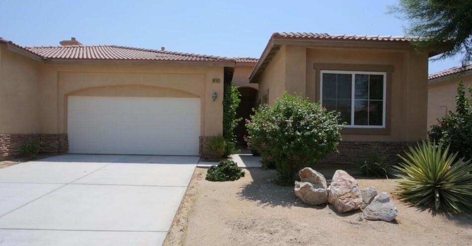 86242 Pinot Noir Lane - Photo 0