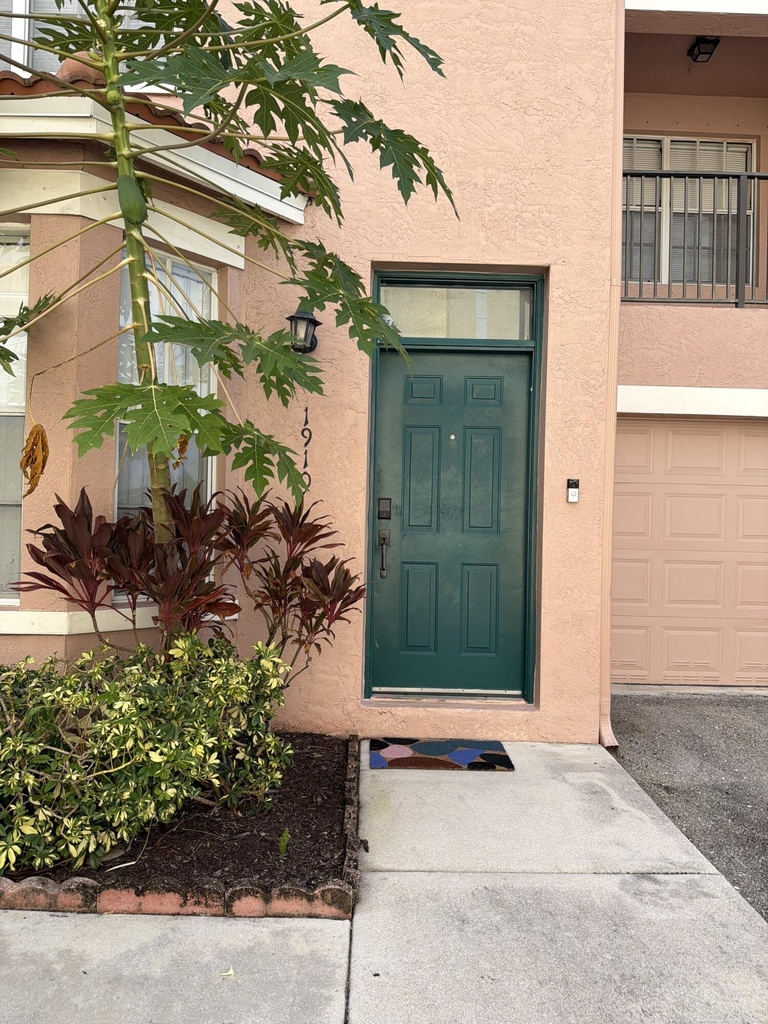 1910 Belmont Place - Photo 1
