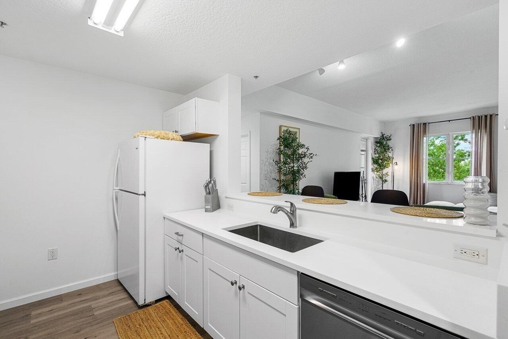 1209 Main Street - Photo 5
