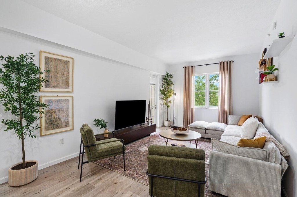 1209 Main Street - Photo 2