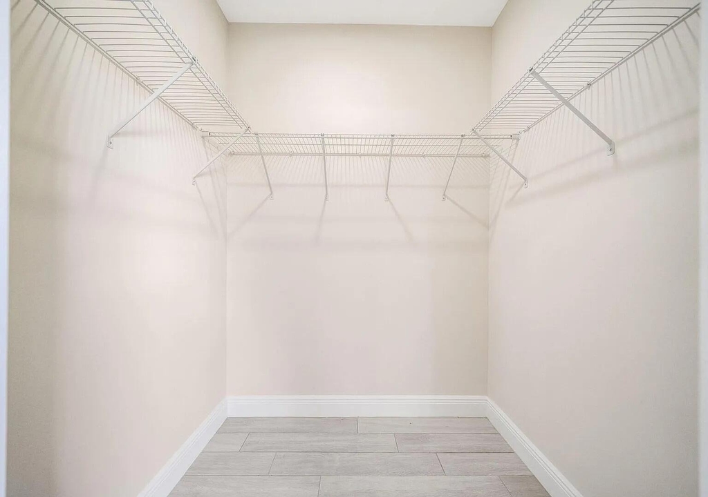 2714 Nokomis Avenue - Photo 1