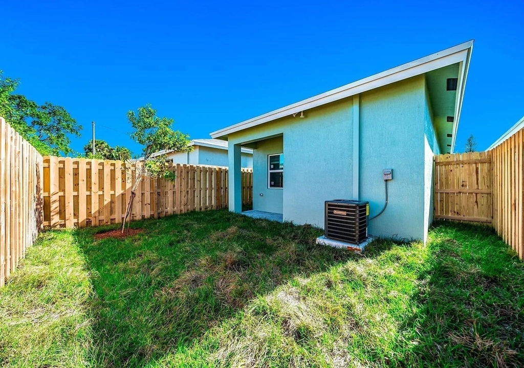 2714 Nokomis Avenue - Photo 18