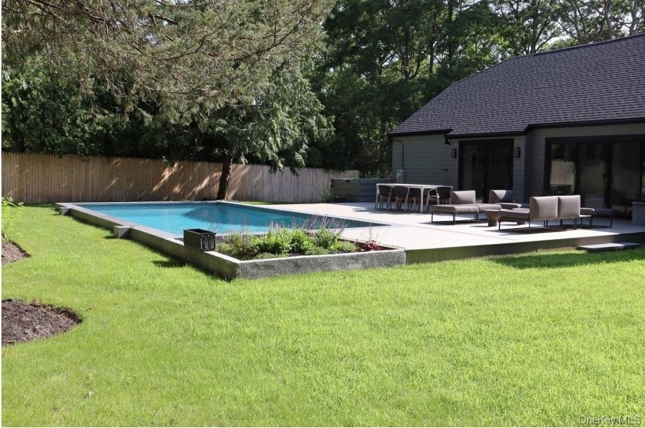 10 Hampton Street - Photo 1