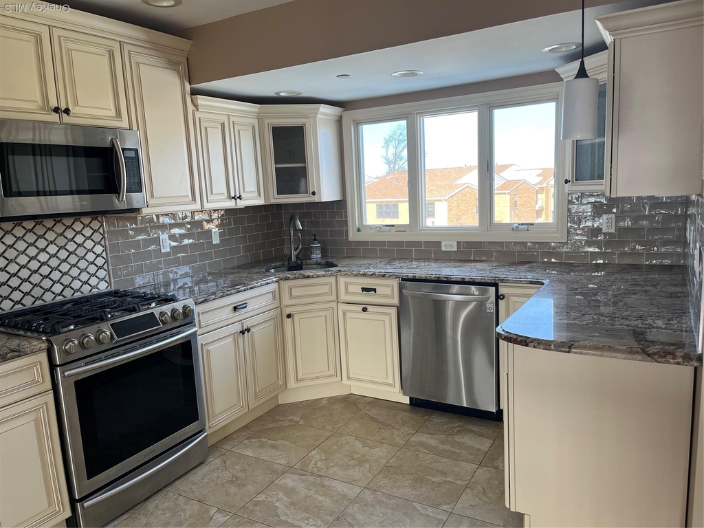 50 Florence Avenue - Photo 3