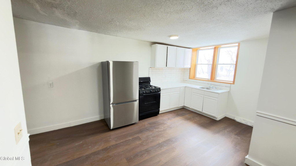3132 6th Avenue - Photo 1