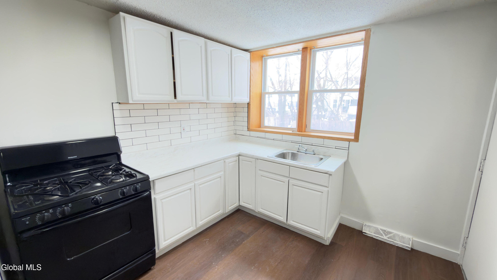 3132 6th Avenue - Photo 3