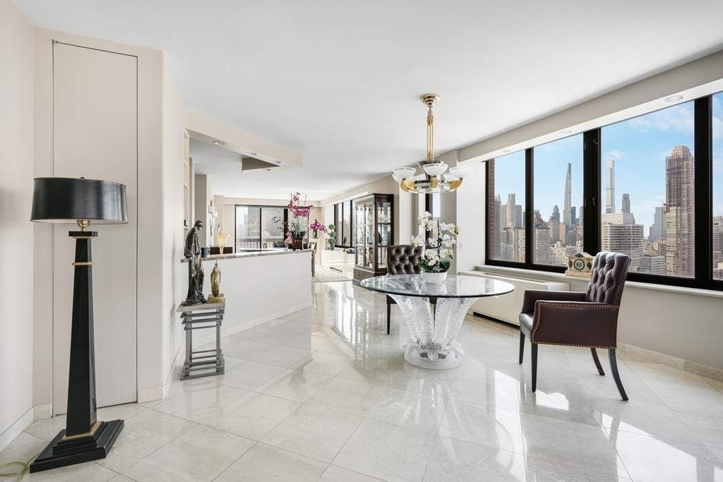 422 E 72nd Street - Photo 4