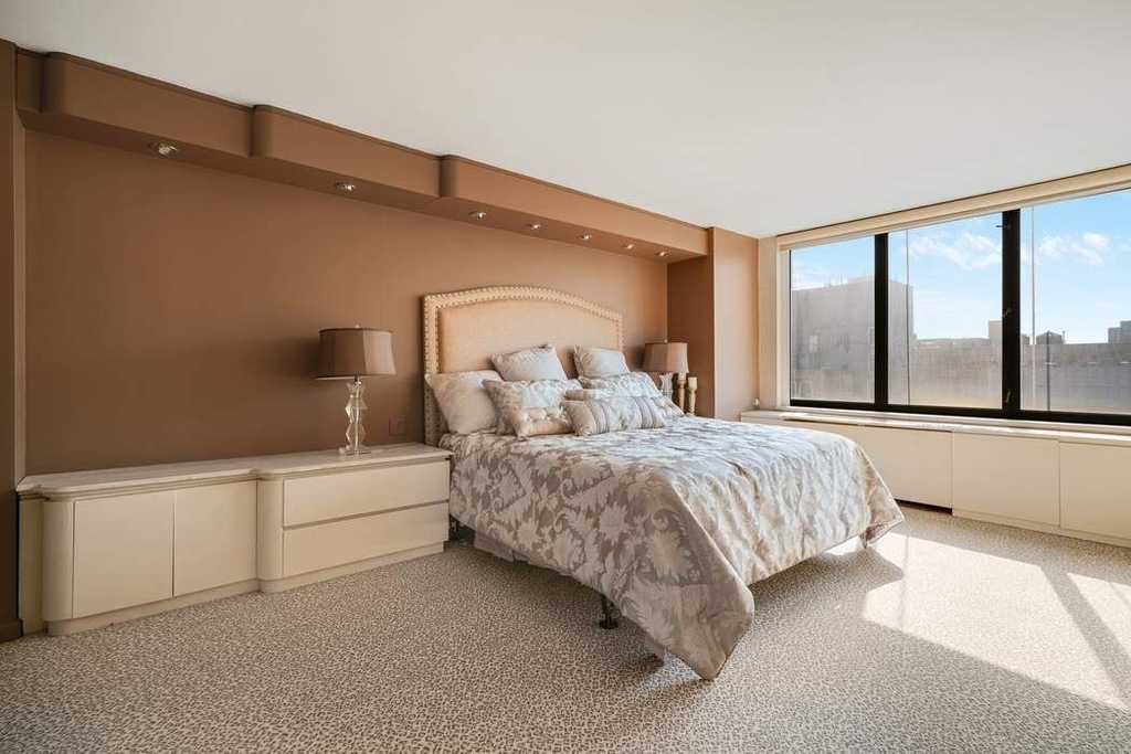 422 E 72nd Street - Photo 8