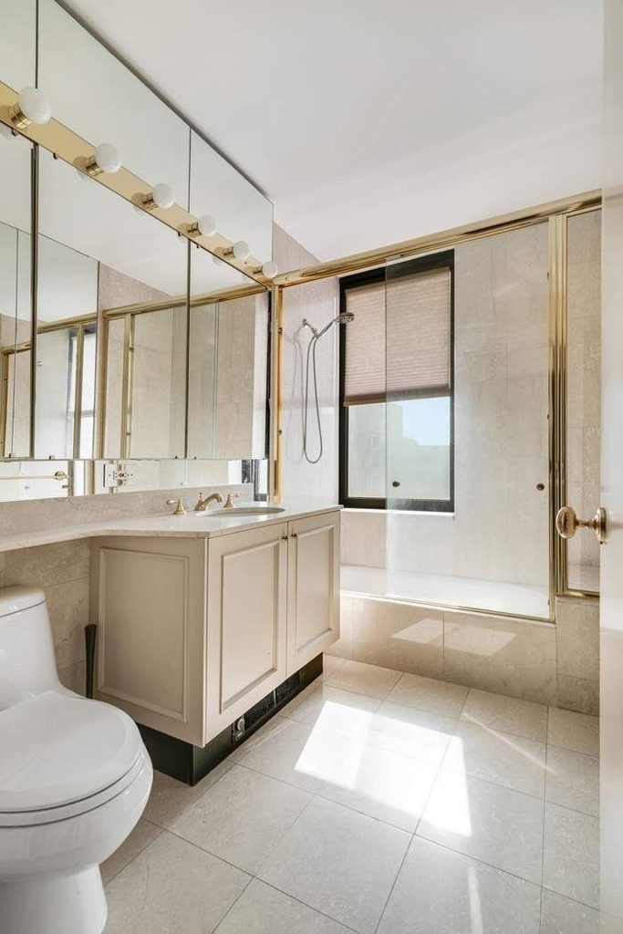 422 E 72nd Street - Photo 10
