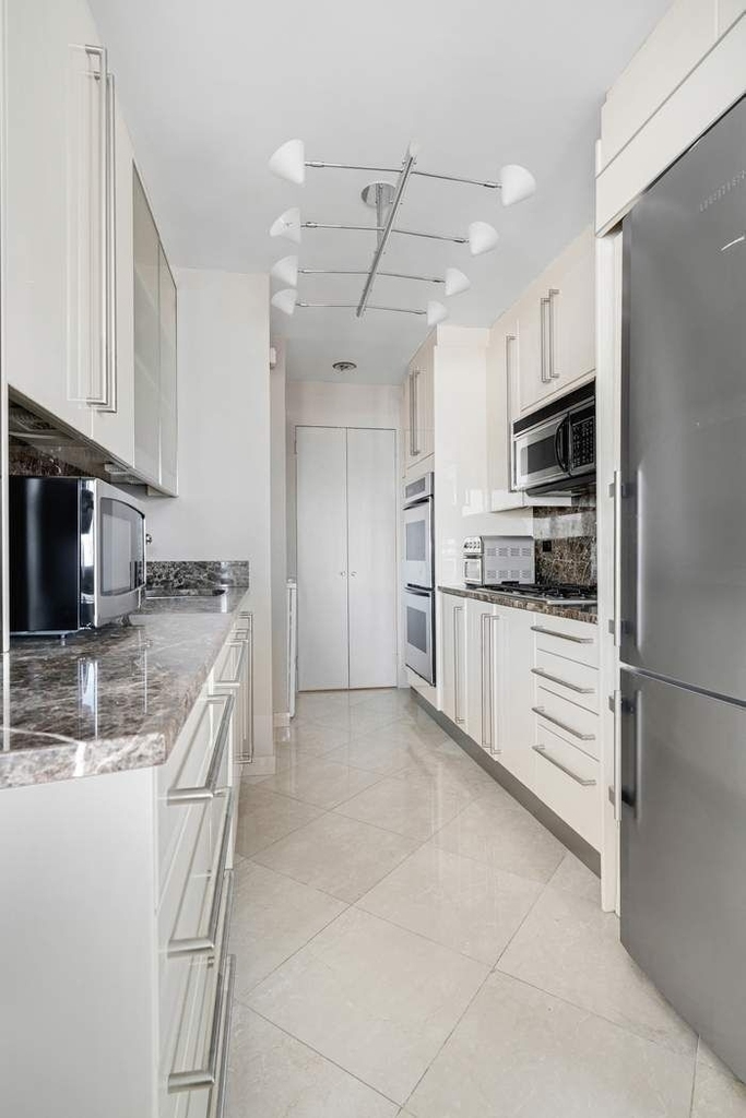 422 E 72nd Street - Photo 6