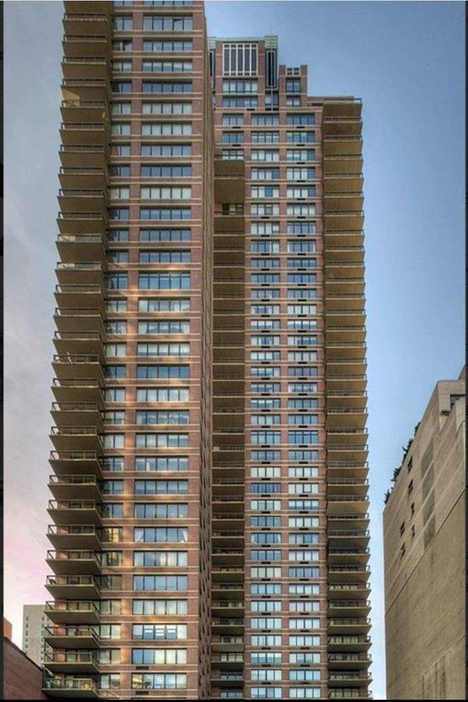 422 E 72nd Street - Photo 21