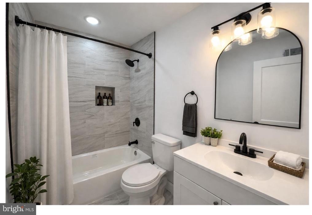 1233 W Venango Street - Photo 3