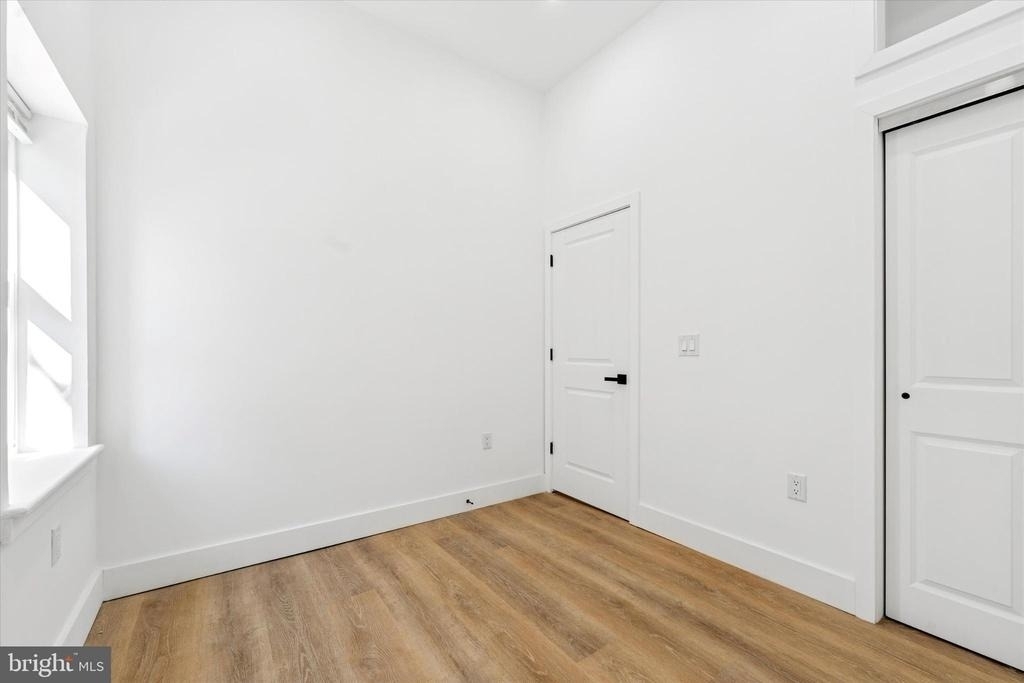 2424 W Thompson Street - Photo 12