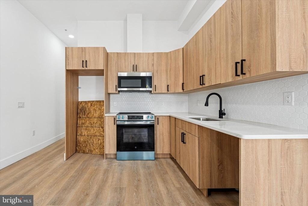2424 W Thompson Street - Photo 9