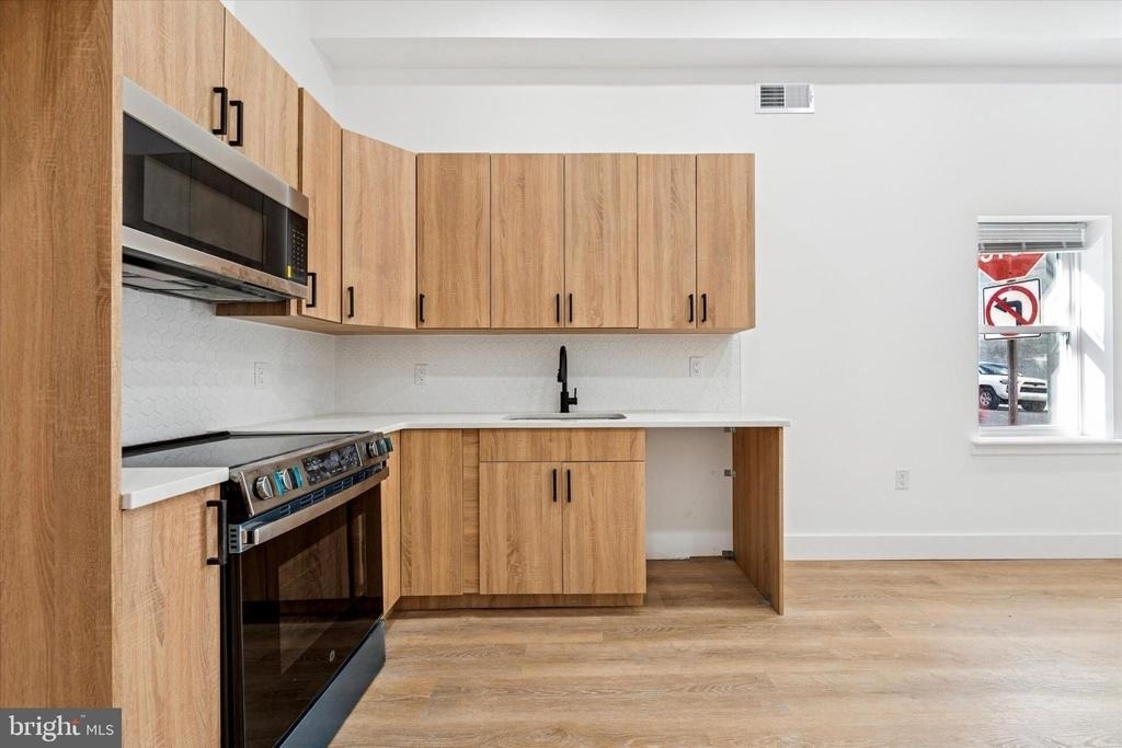 2424 W Thompson Street - Photo 4