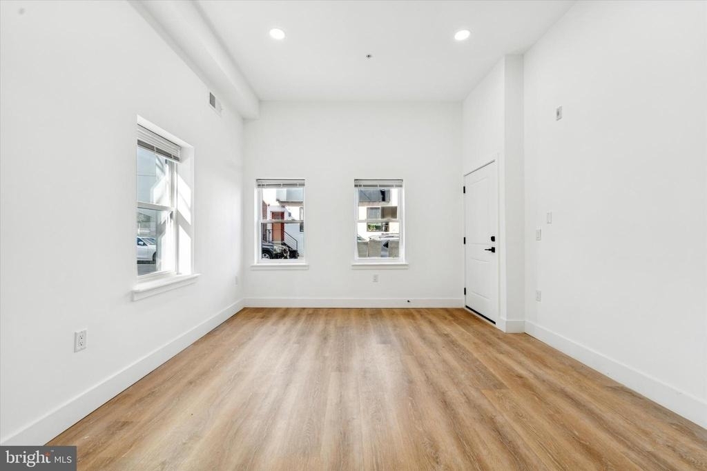 2424 W Thompson Street - Photo 7