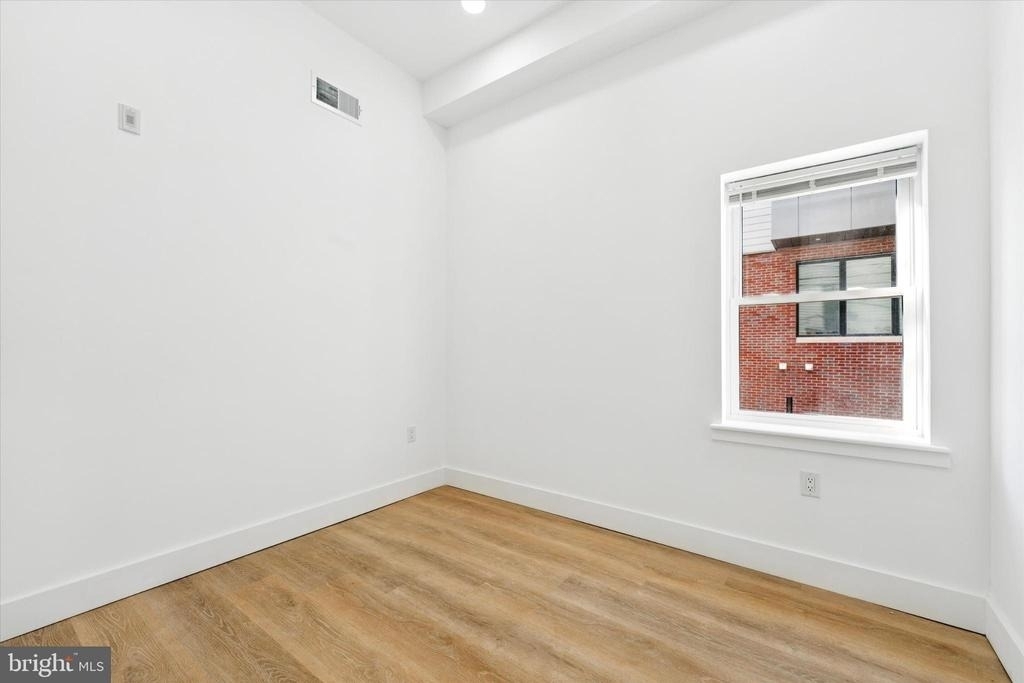 2424 W Thompson Street - Photo 11