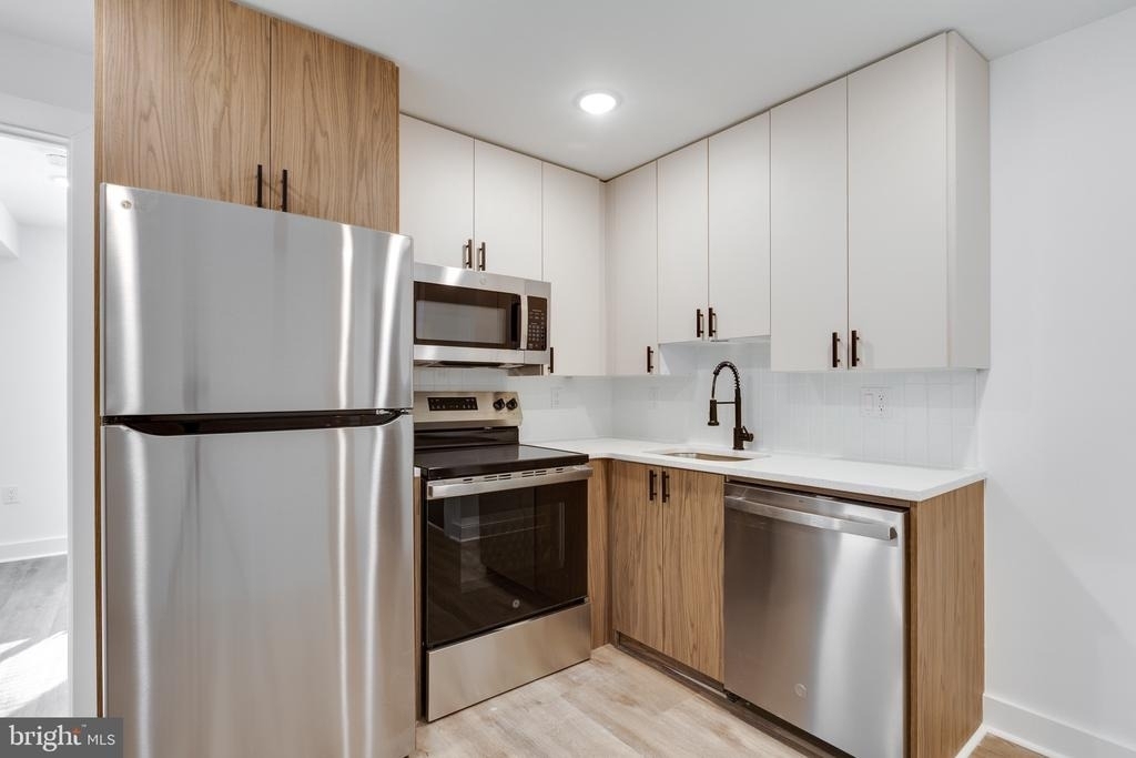 715 W Cumberland Street - Photo 2