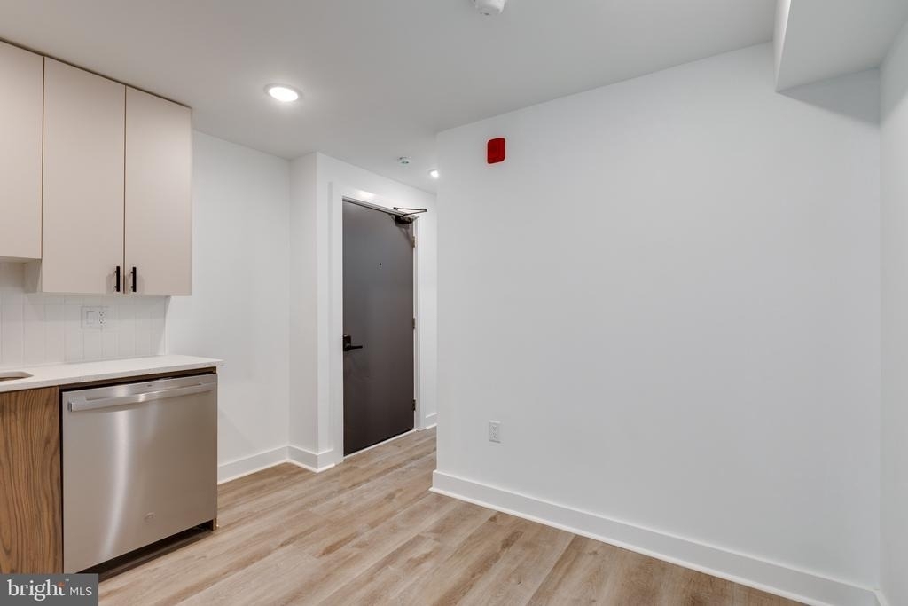 715 W Cumberland Street - Photo 1
