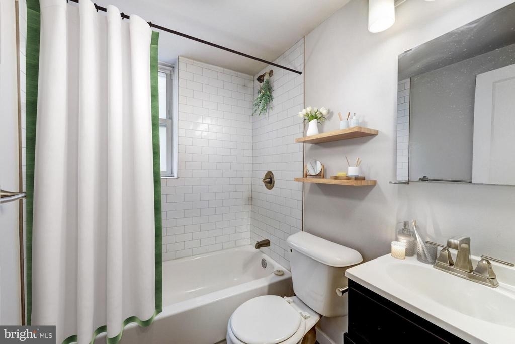 4605 Chester Avenue - Photo 4