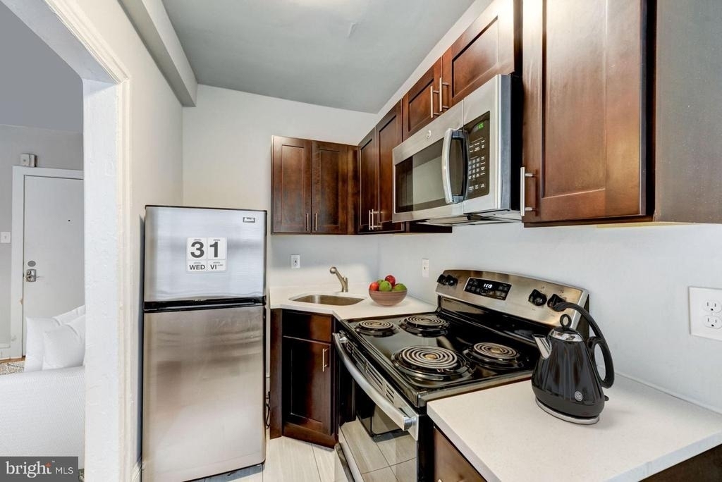 4605 Chester Avenue - Photo 5