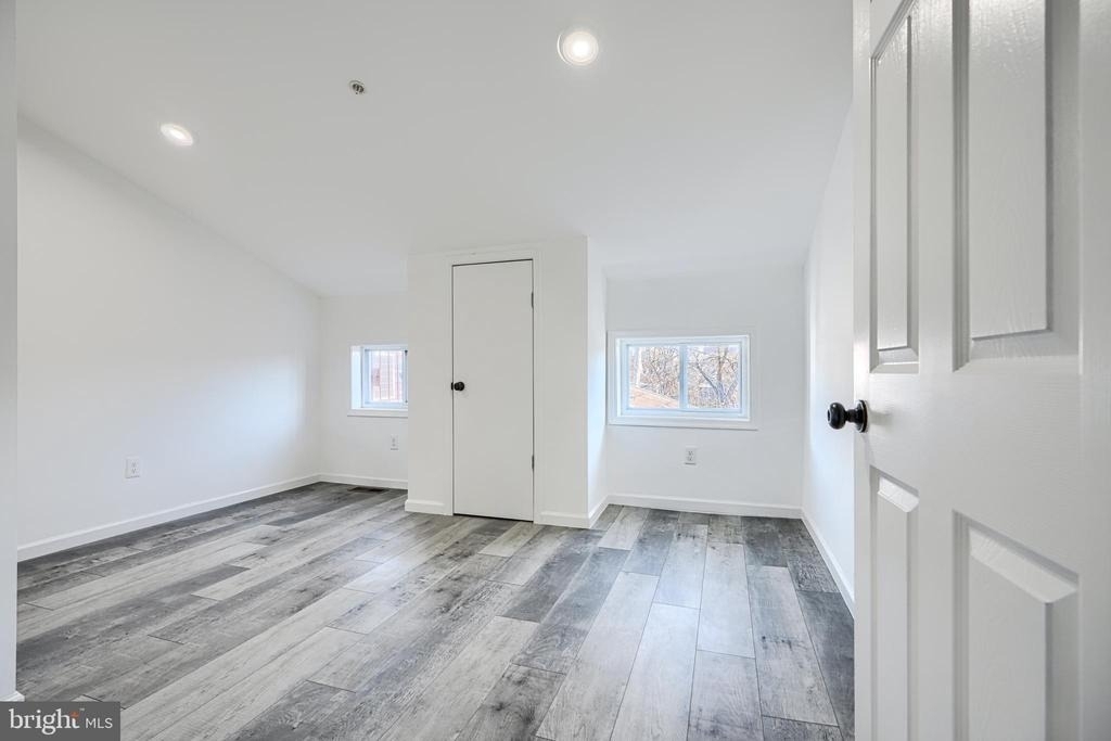7 S Carrollton Avenue - Photo 16