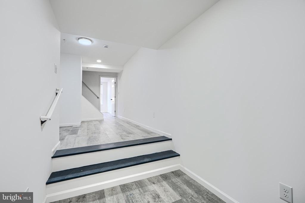 7 S Carrollton Avenue - Photo 5