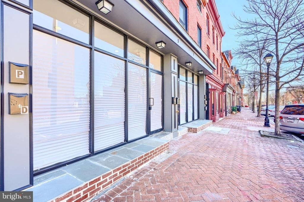 7 S Carrollton Avenue - Photo 0