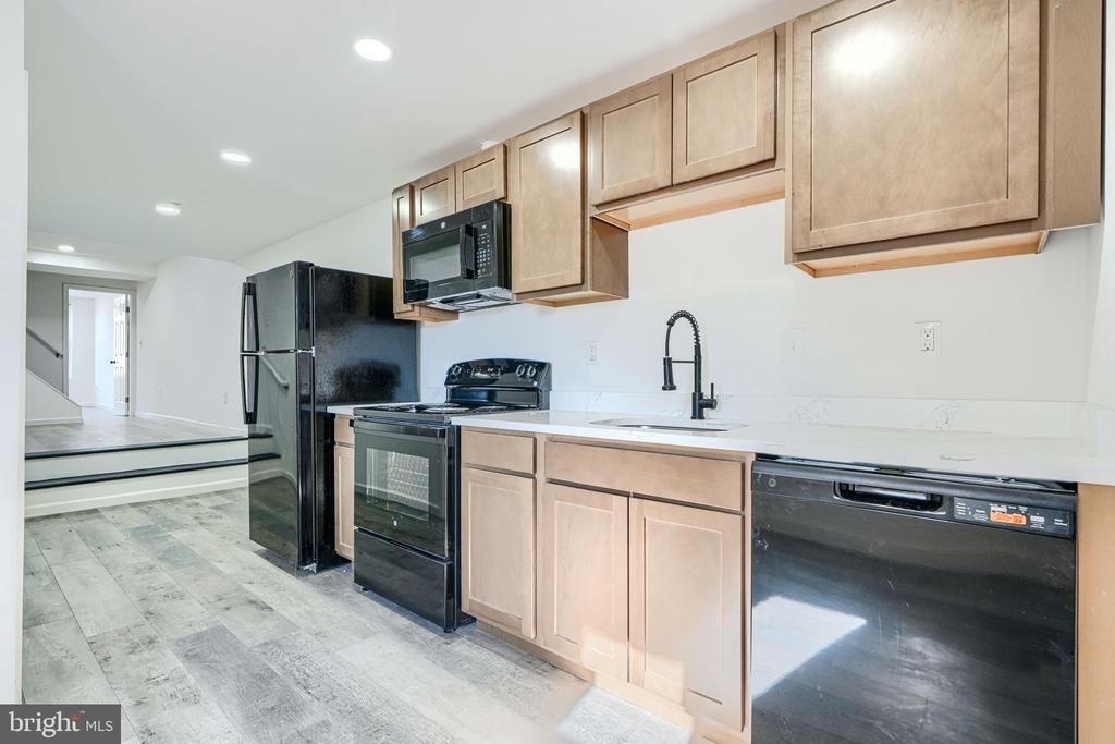 7 S Carrollton Avenue - Photo 2