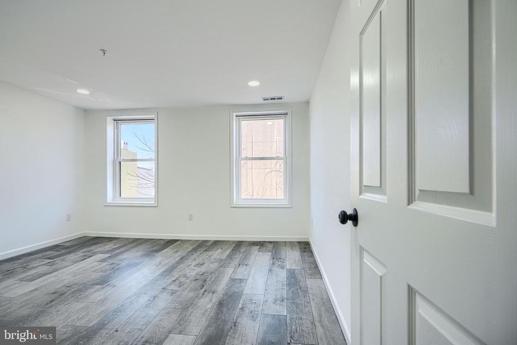 7 S Carrollton Avenue - Photo 12