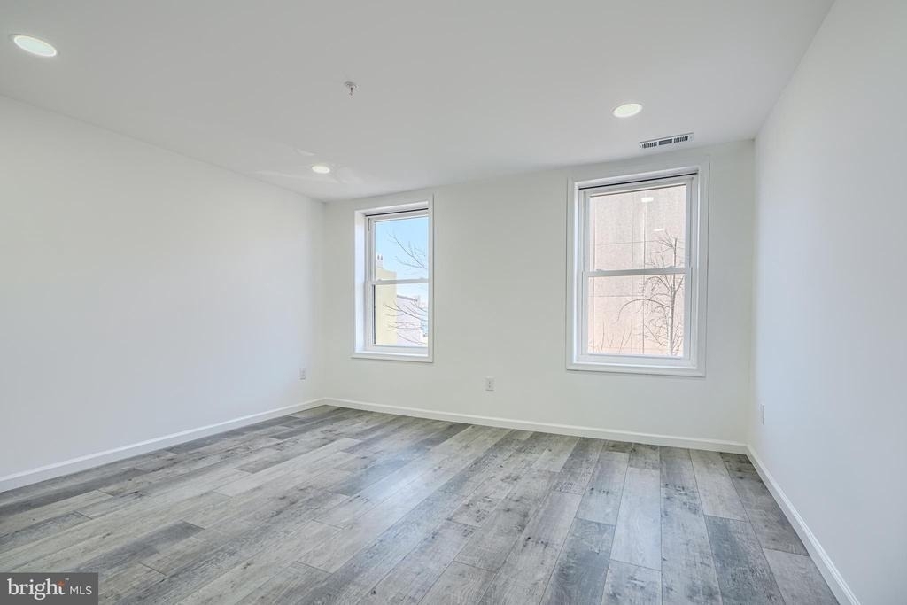 7 S Carrollton Avenue - Photo 13