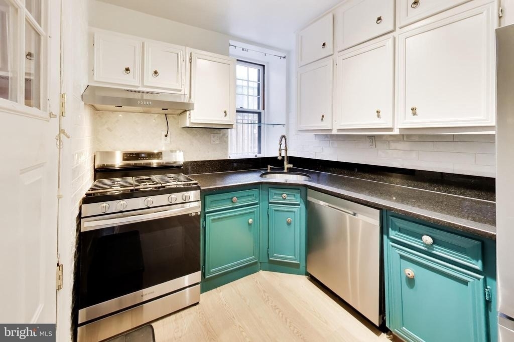 3014 Dent Place Nw - Photo 2