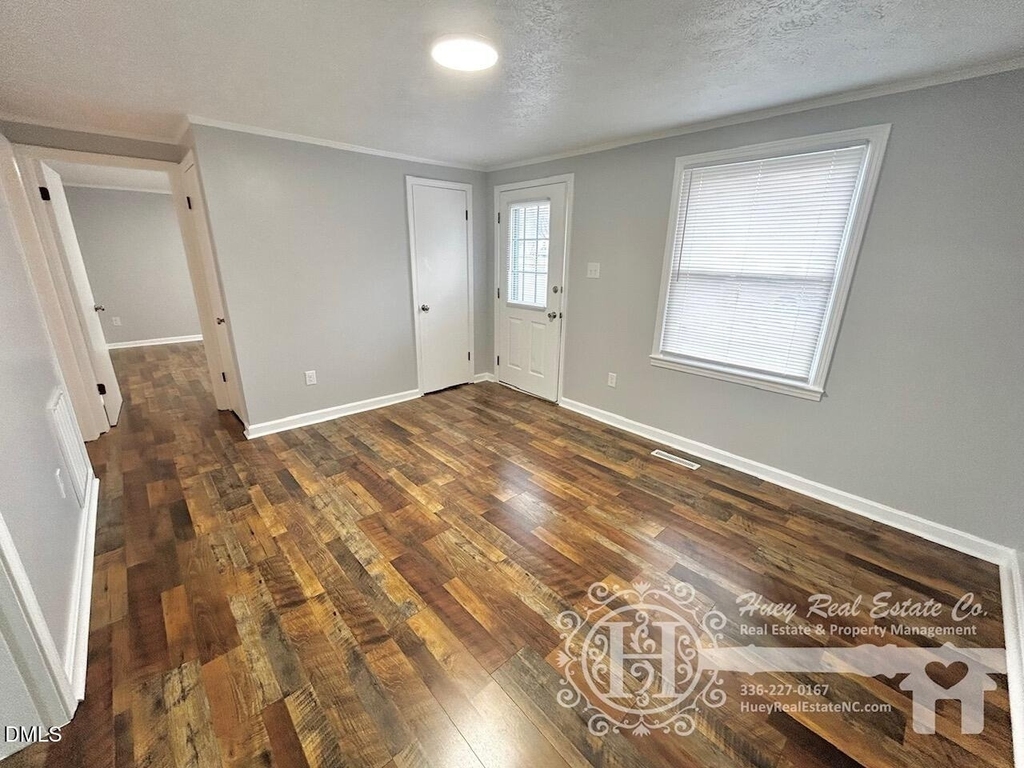 201 E Gilbreath Street - Photo 4