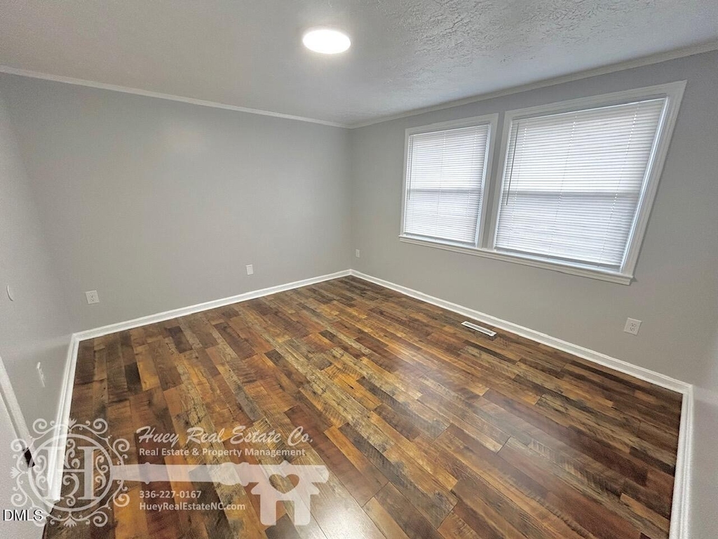 201 E Gilbreath Street - Photo 7