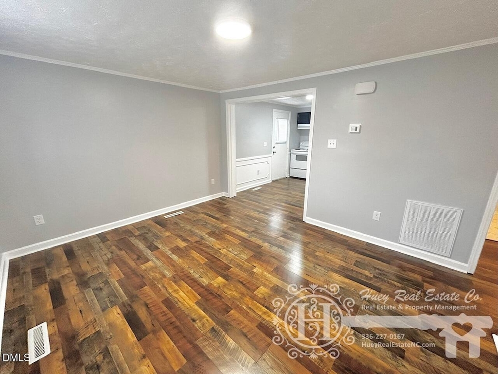 201 E Gilbreath Street - Photo 3