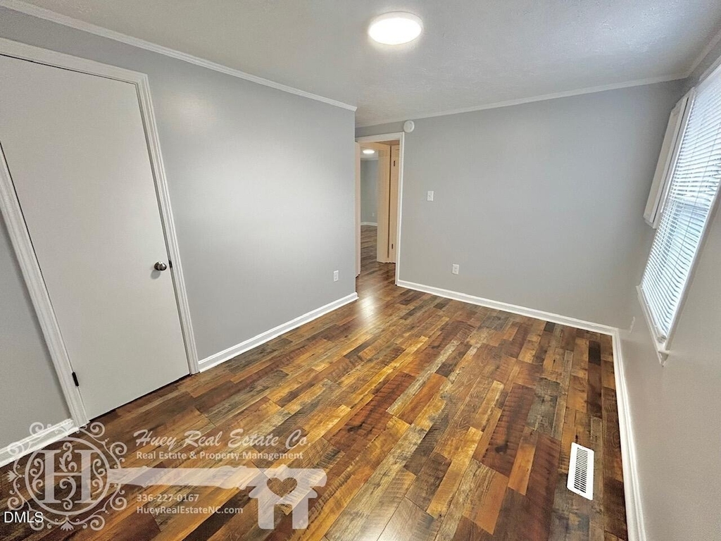 201 E Gilbreath Street - Photo 14