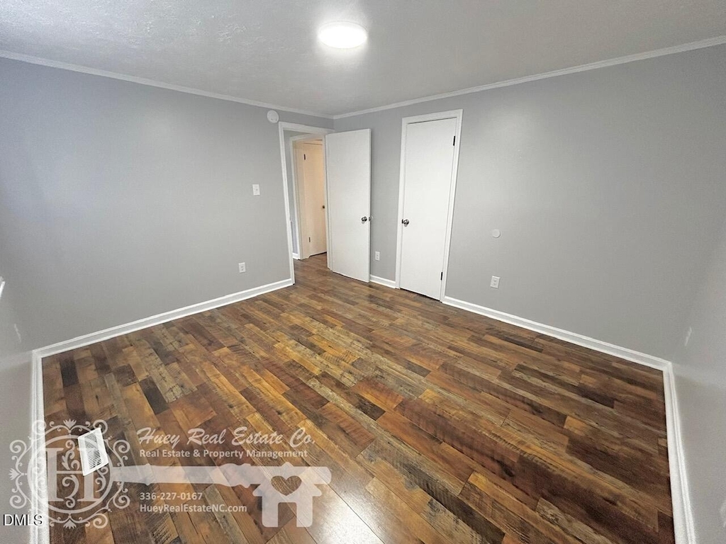 201 E Gilbreath Street - Photo 8