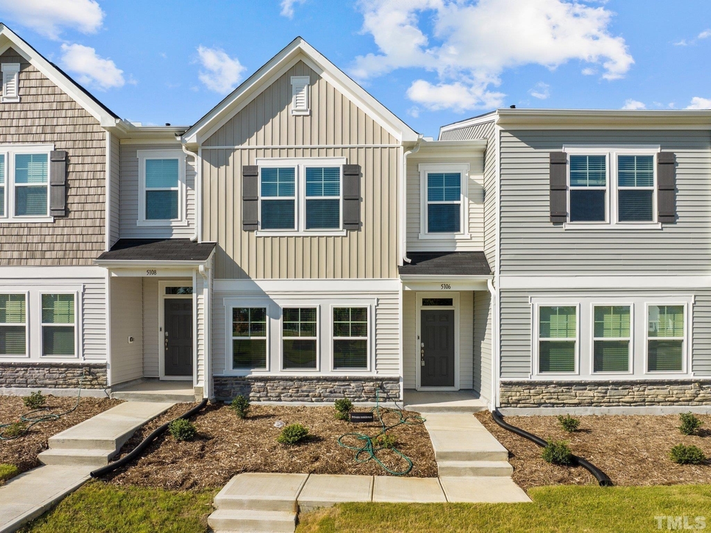 5106 Anamosa Street - Photo 1