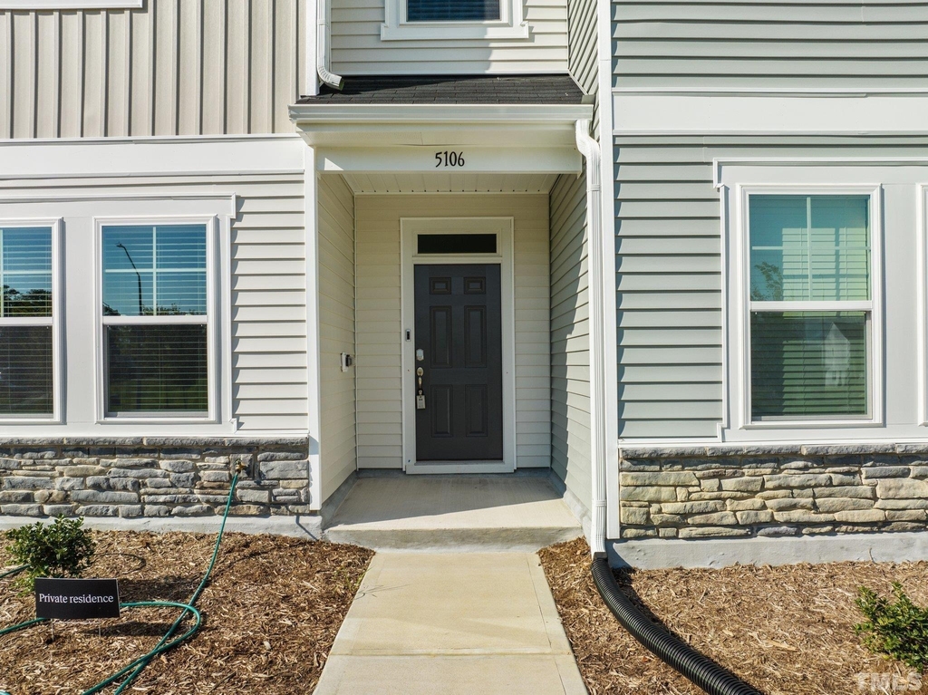 5106 Anamosa Street - Photo 2
