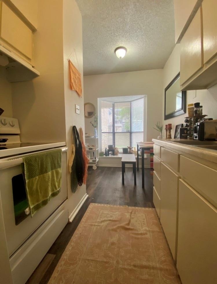 2604 Salado St - Photo 2