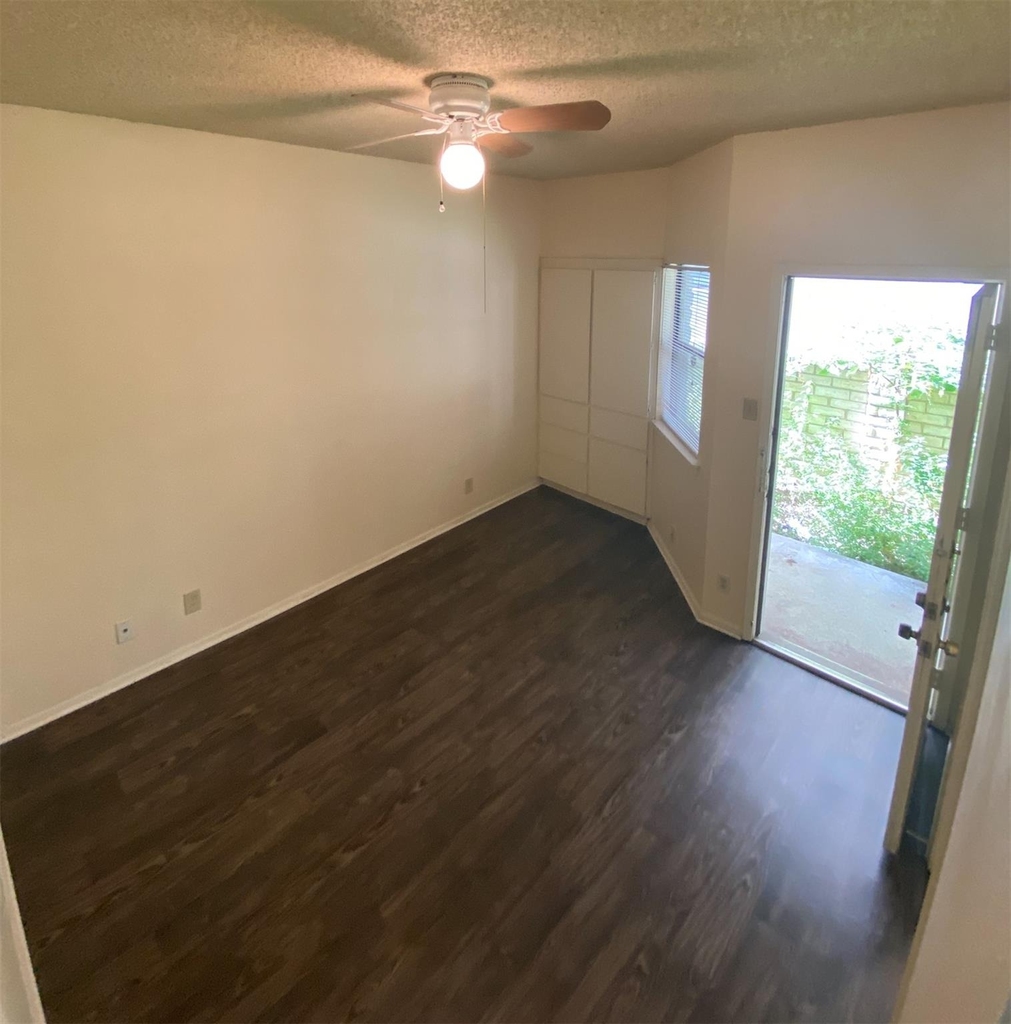2604 Salado St - Photo 5