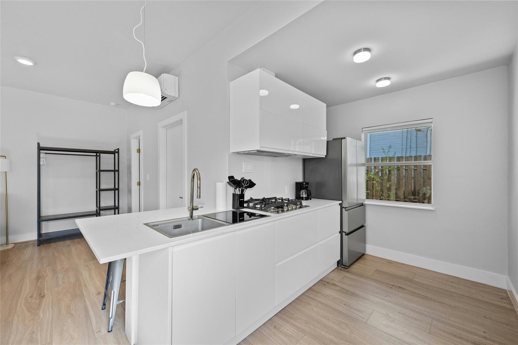 2201 Leon St - Photo 10
