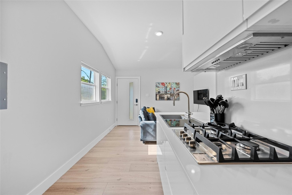 2201 Leon St - Photo 12