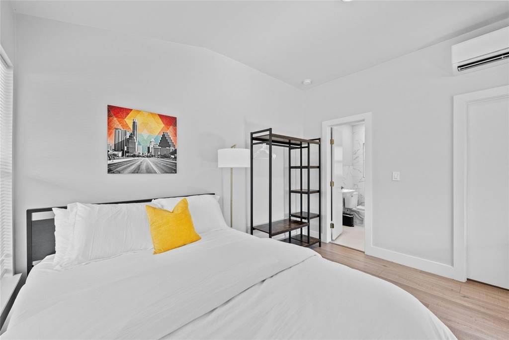2201 Leon St - Photo 14