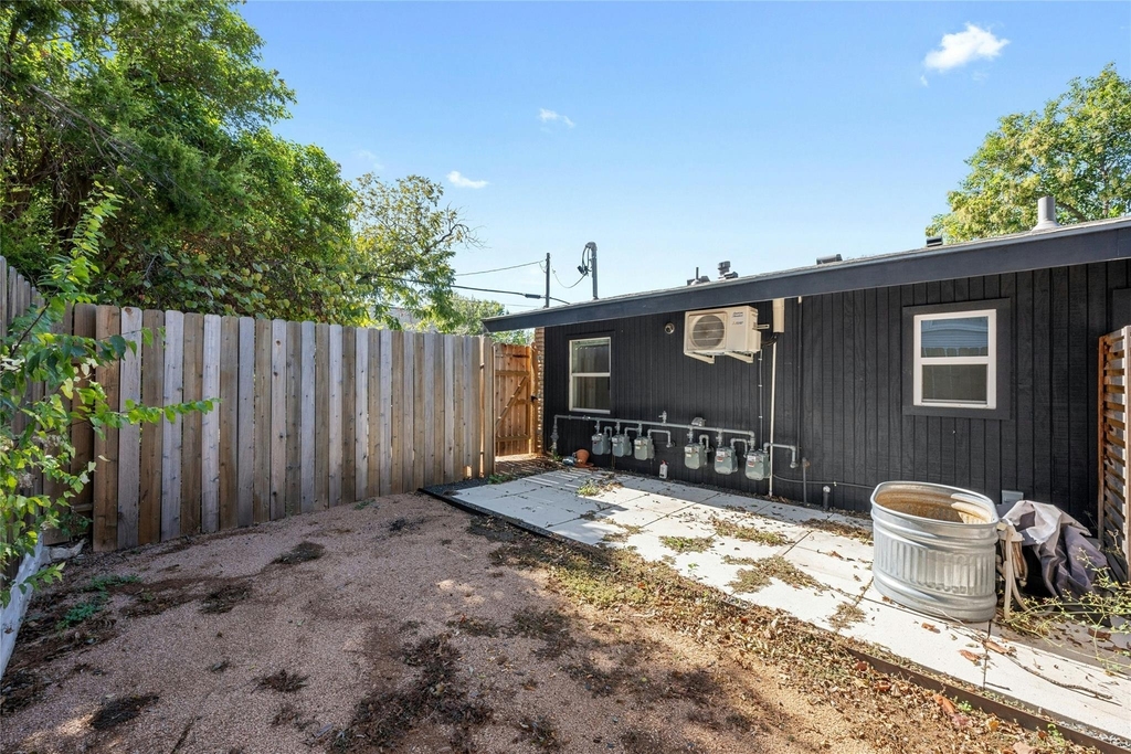2201 Leon St - Photo 22