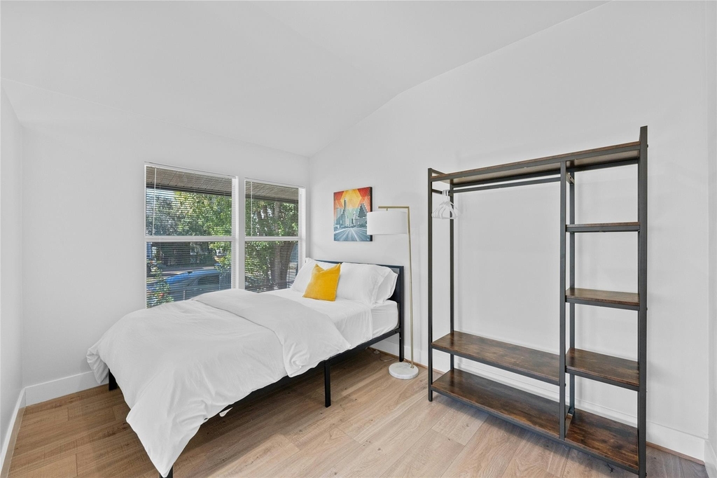 2201 Leon St - Photo 13